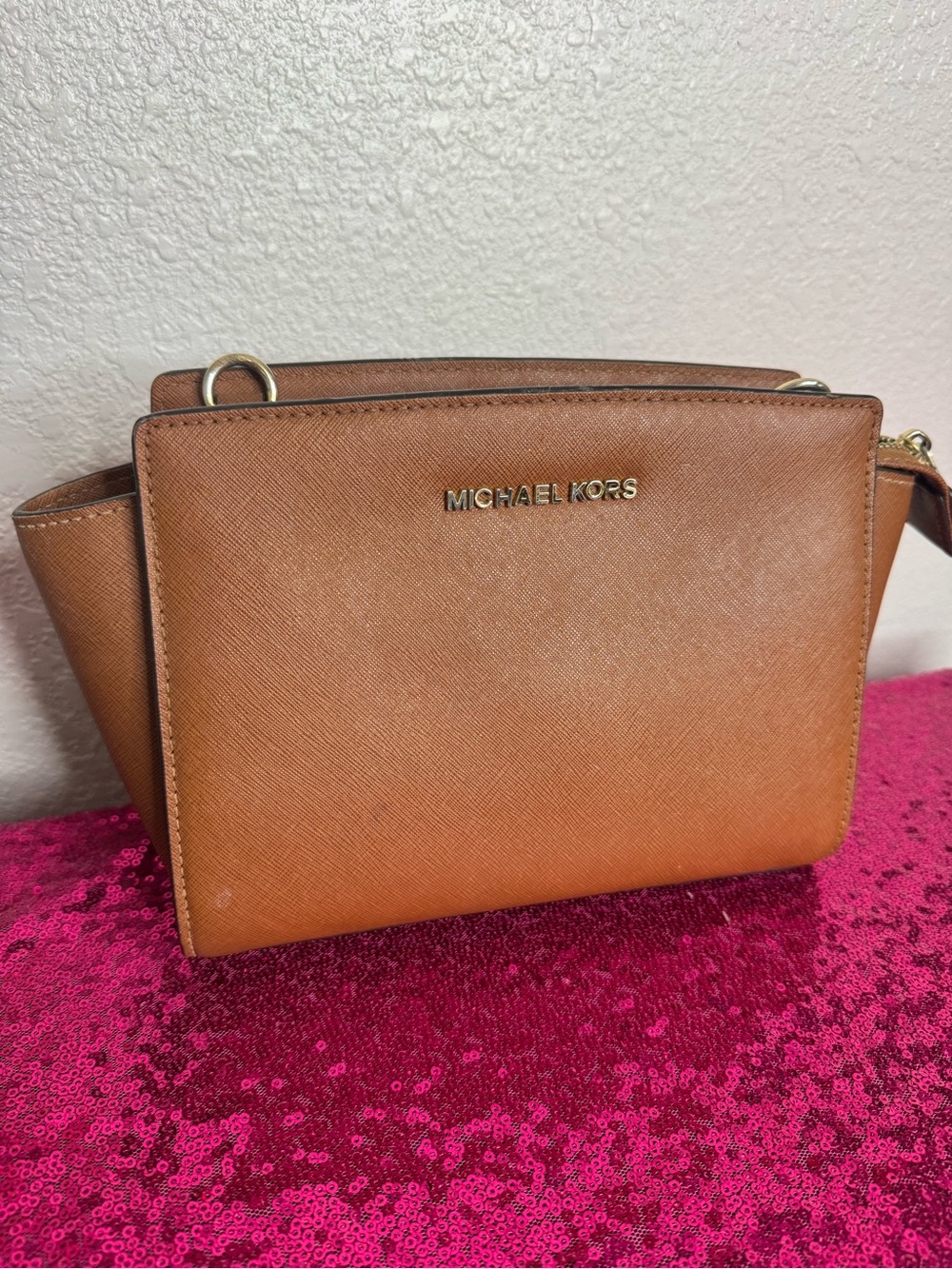 MICHAEL KORS 🤎 Tan Cosmetics Bag, Gold Zipper - Picture 11 of 11